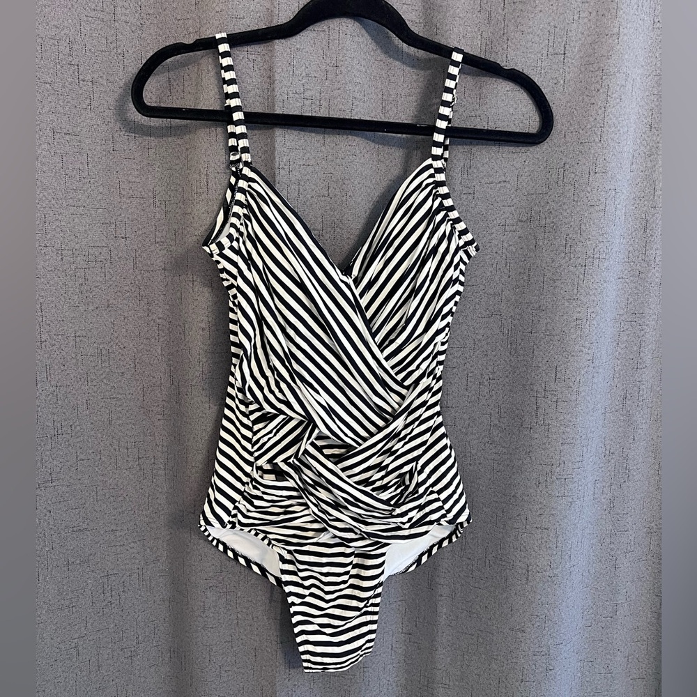 Medina Black and White Striped Womens One Piece Swimsuit Size Large